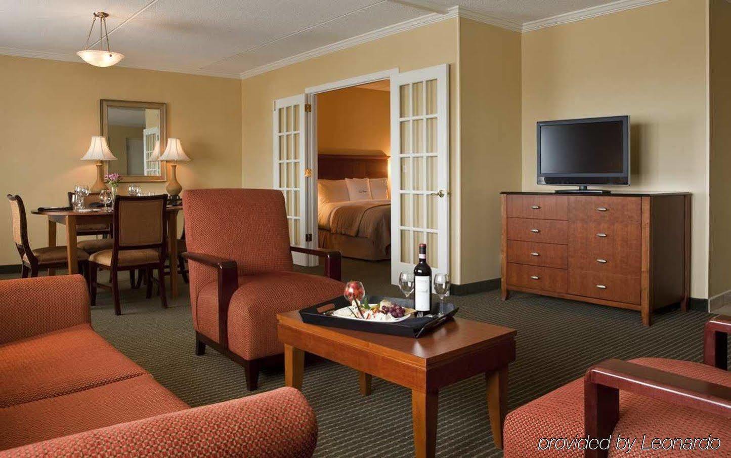 מלון Doubletree By Hilton Boston/ווסטבורו מראה חיצוני תמונה
