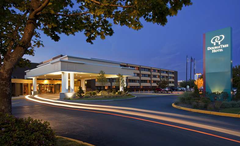 מלון Doubletree By Hilton Boston/ווסטבורו מראה חיצוני תמונה
